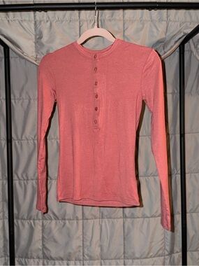 Universal Thread Dusty Rose Long-Sleeve Henley Top